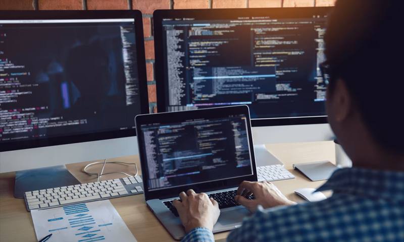 数据科学选型:R与Python如何赋能铁西区网站建设?
